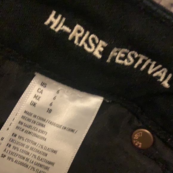 American Eagle Distressed Hi-Rise Festival Shorts - Picture 3 of 4